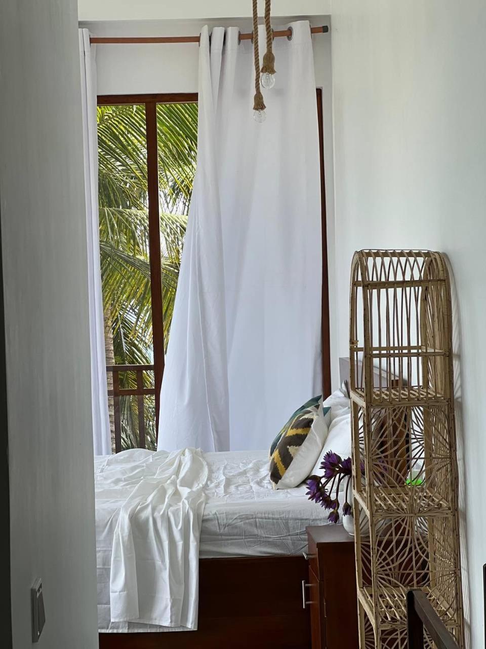 Coconut Palm Beach Restaurant And Rooms Диквелла Экстерьер фото