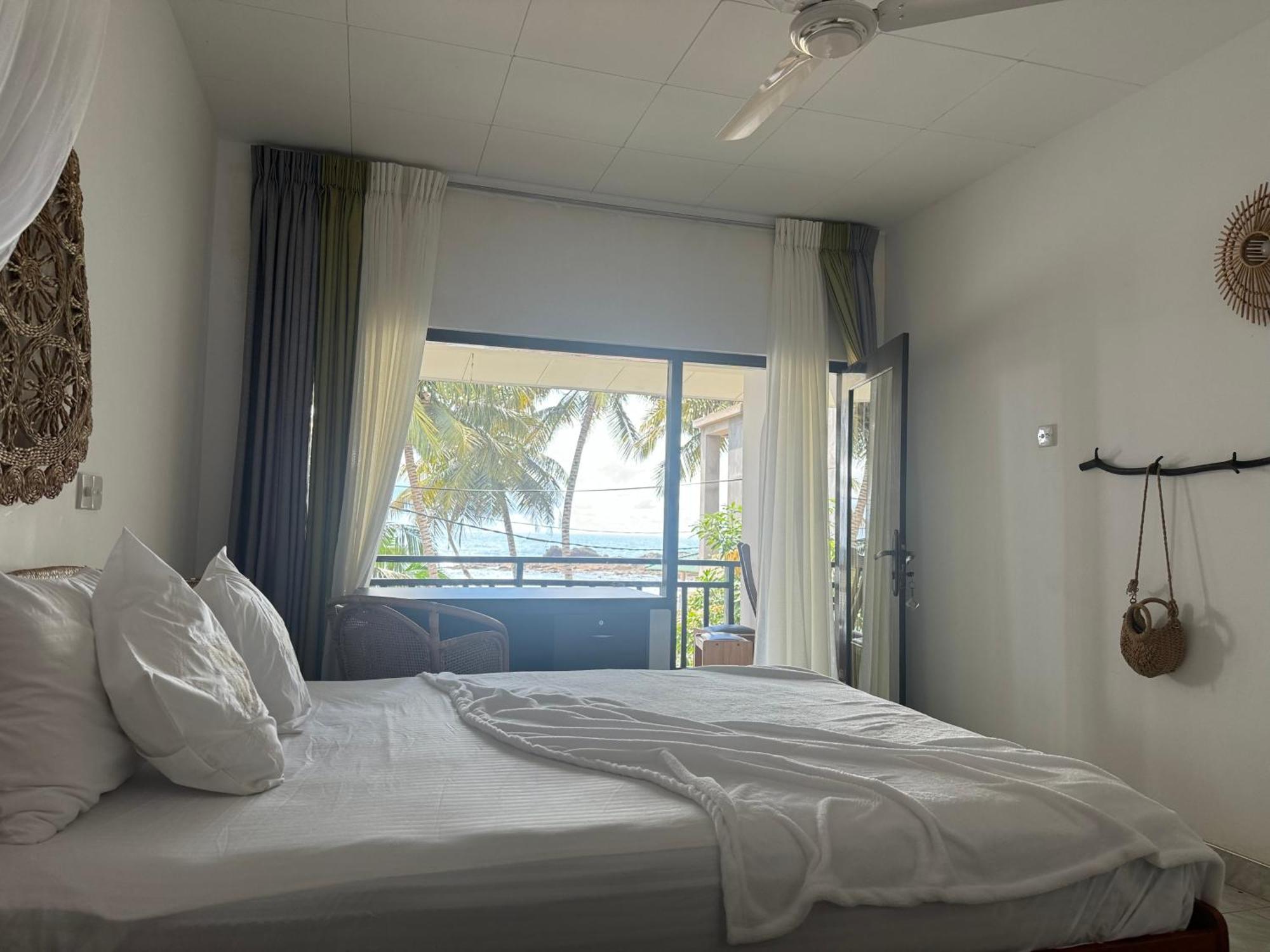 Coconut Palm Beach Restaurant And Rooms Диквелла Экстерьер фото