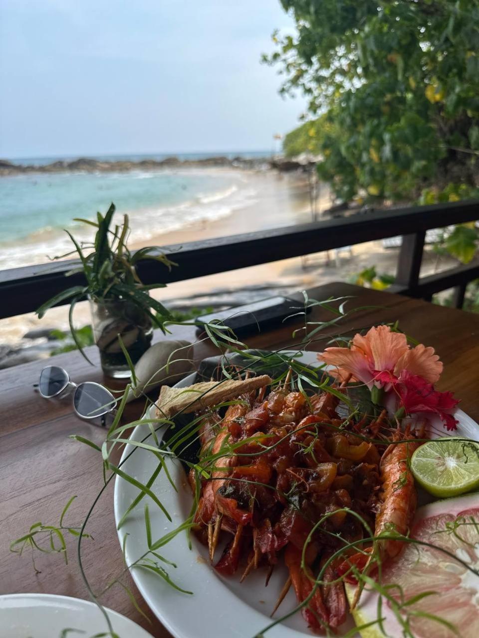 Coconut Palm Beach Restaurant And Rooms Диквелла Экстерьер фото