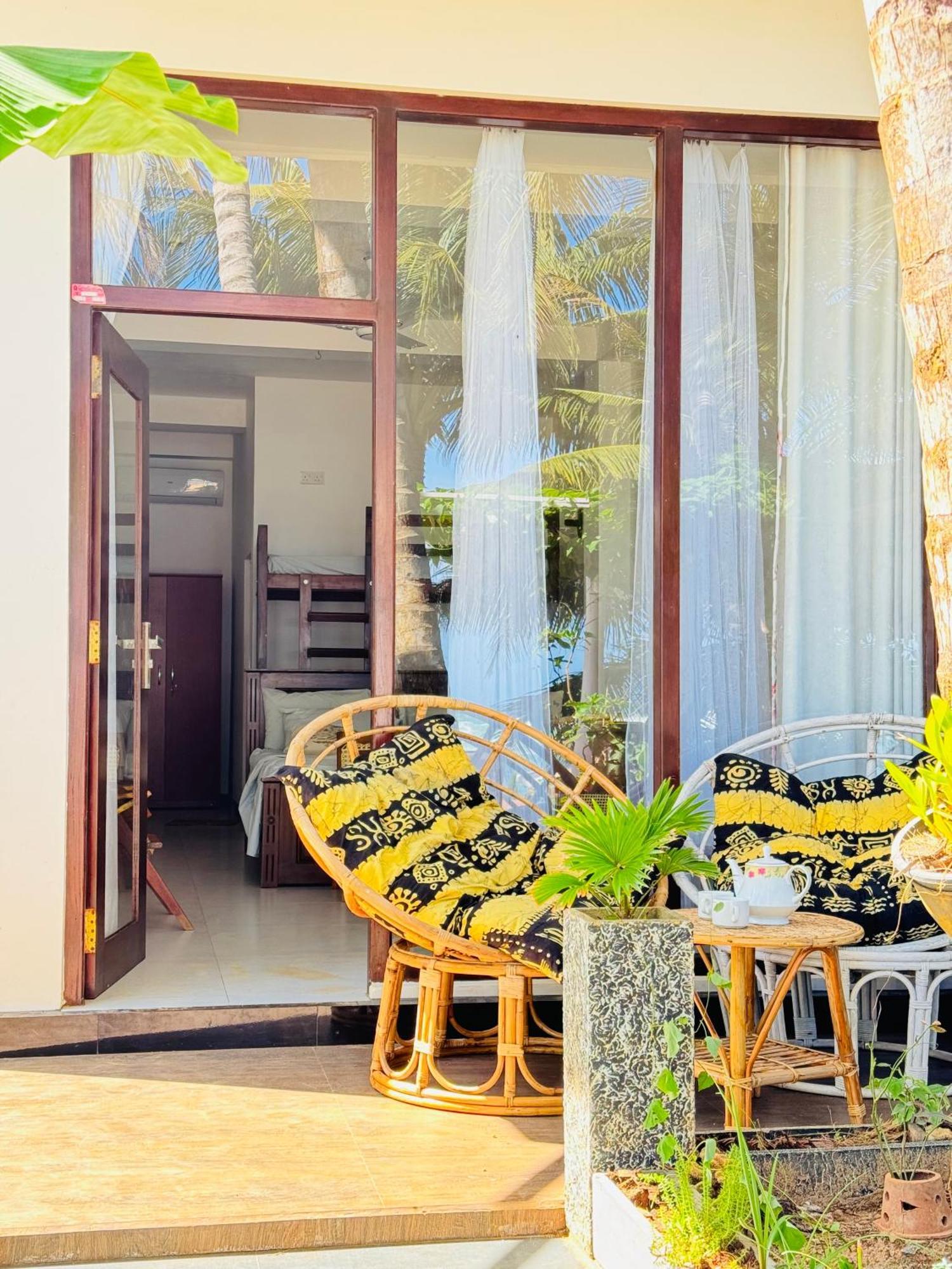 Coconut Palm Beach Restaurant And Rooms Диквелла Экстерьер фото