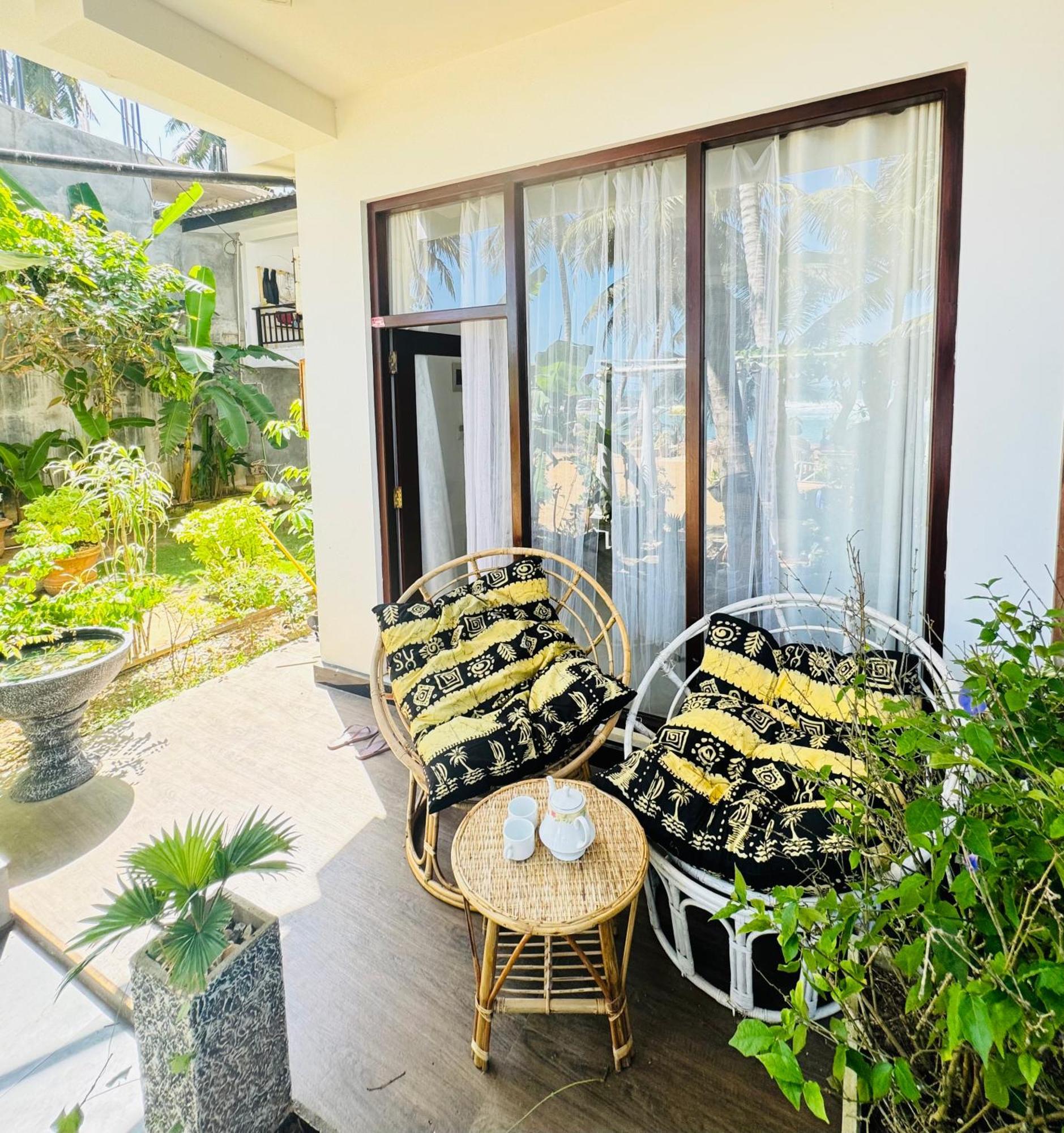 Coconut Palm Beach Restaurant And Rooms Диквелла Экстерьер фото