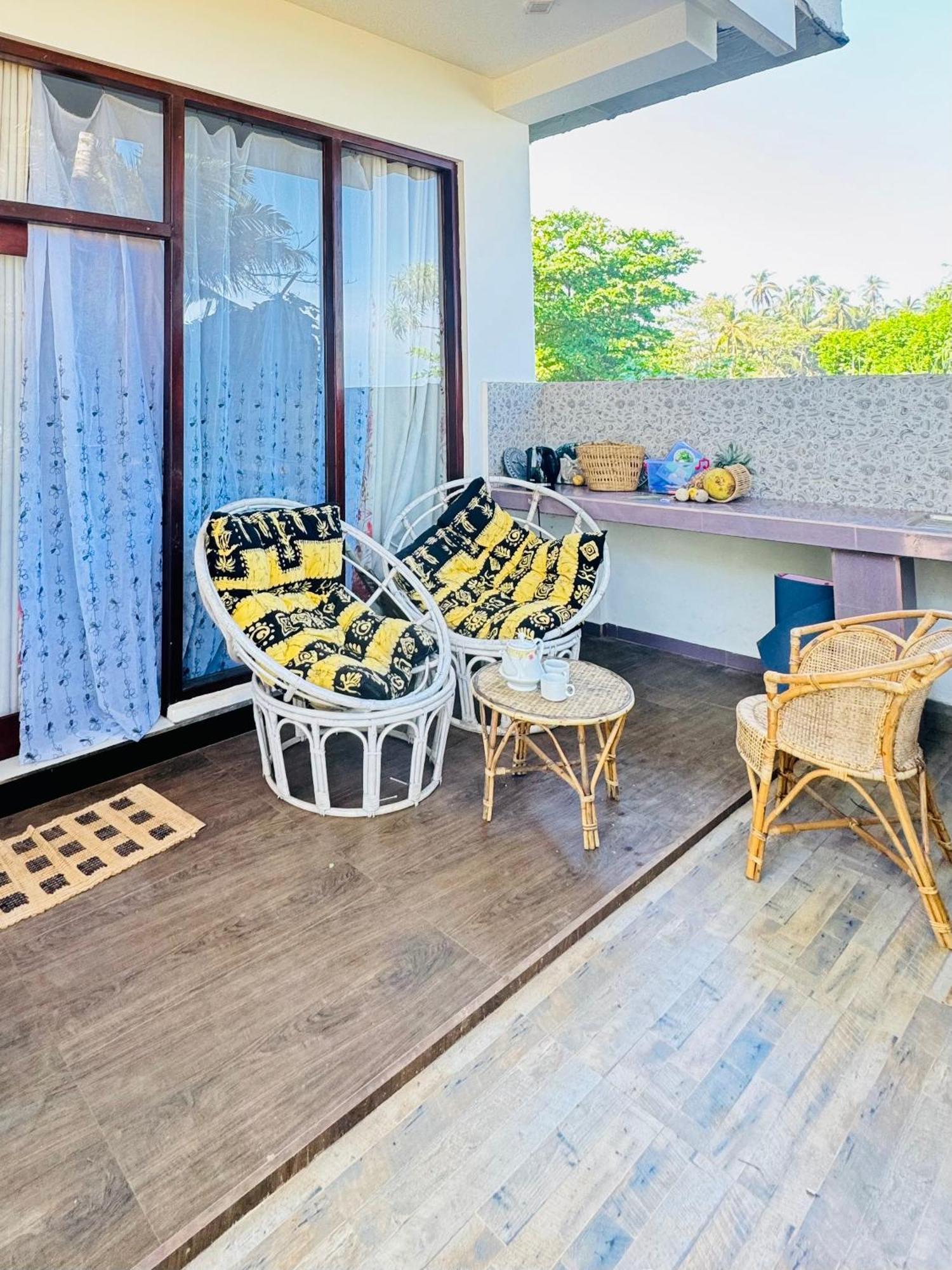 Coconut Palm Beach Restaurant And Rooms Диквелла Экстерьер фото