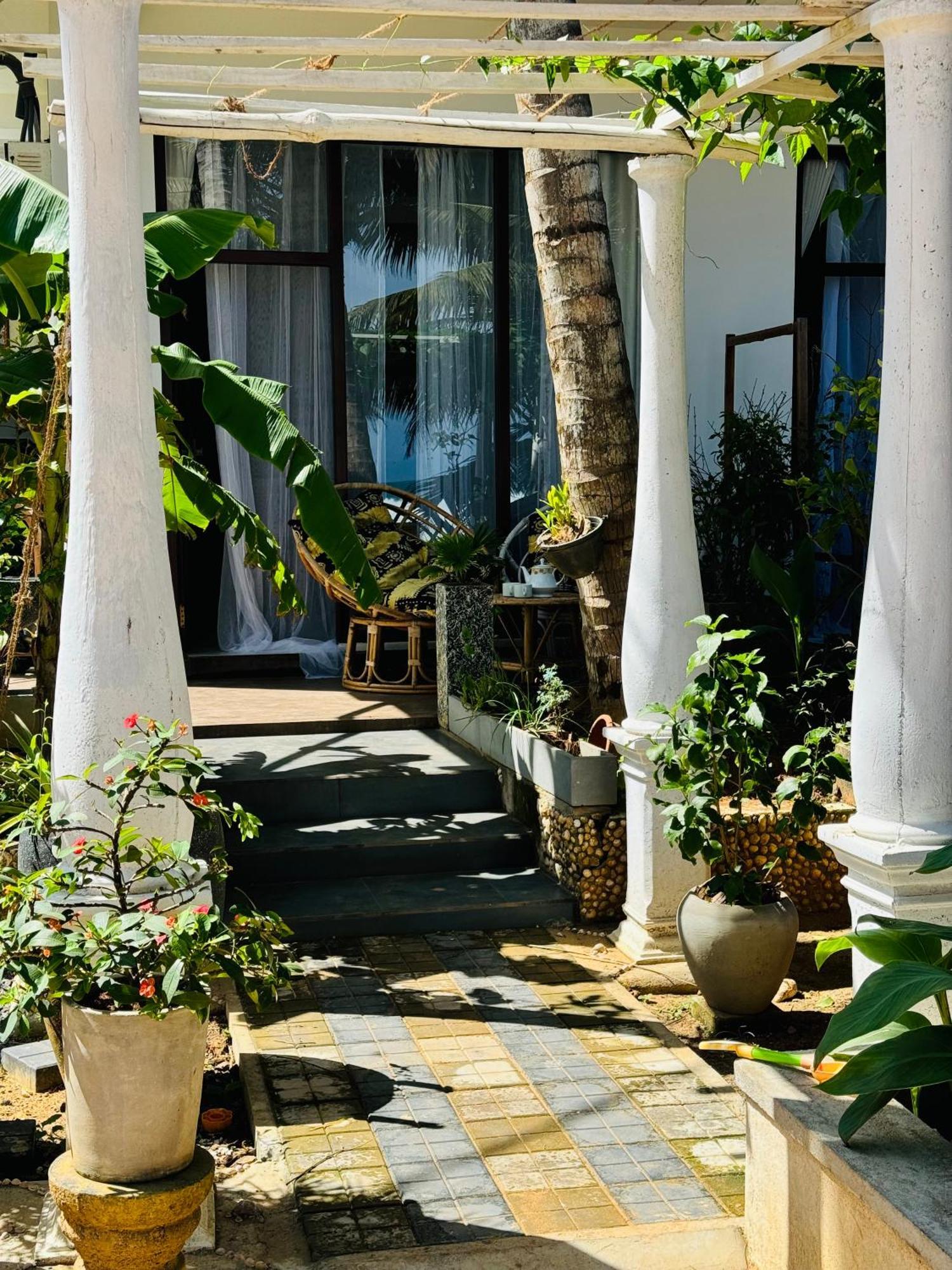Coconut Palm Beach Restaurant And Rooms Диквелла Экстерьер фото