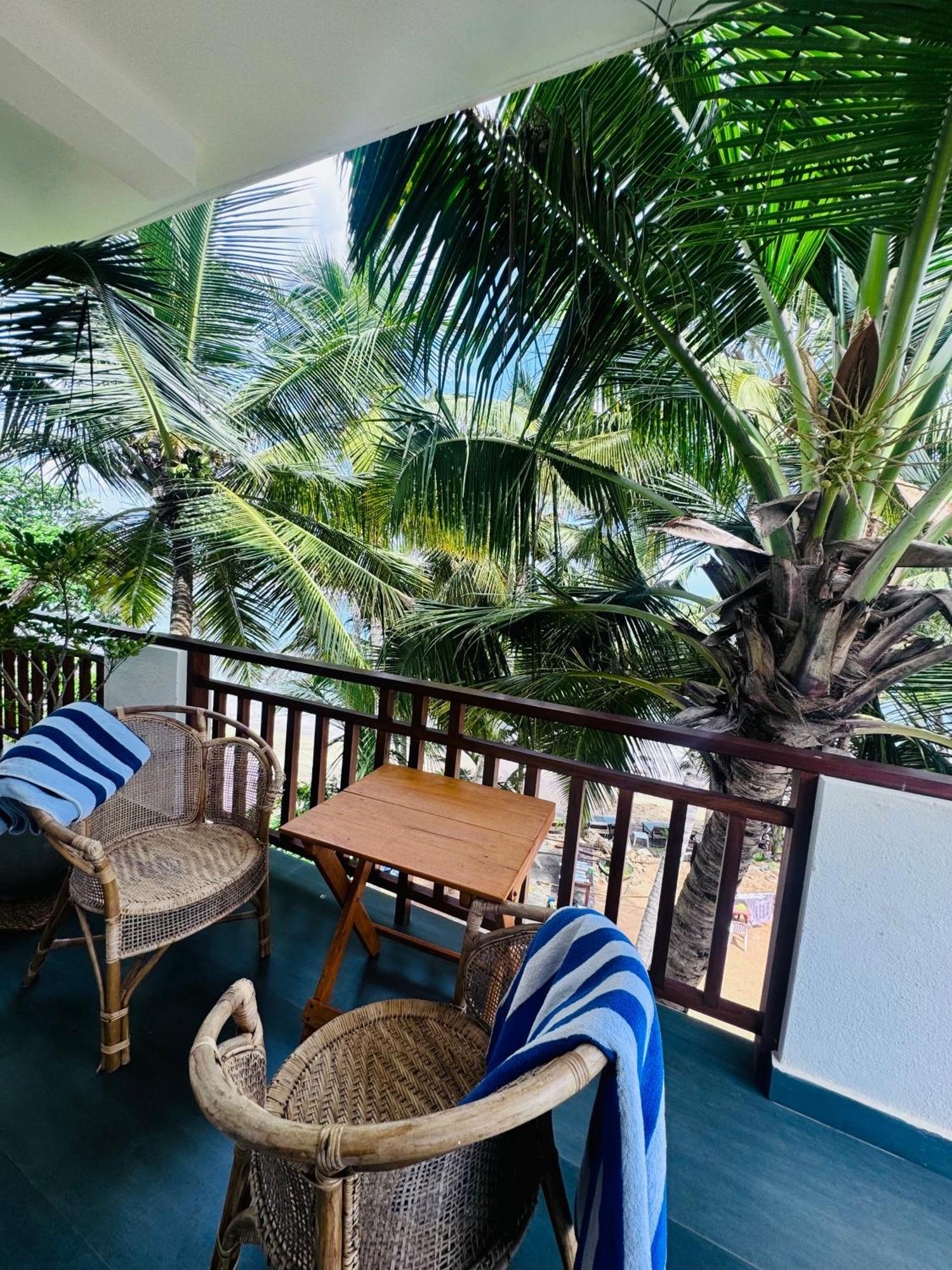 Coconut Palm Beach Restaurant And Rooms Диквелла Экстерьер фото