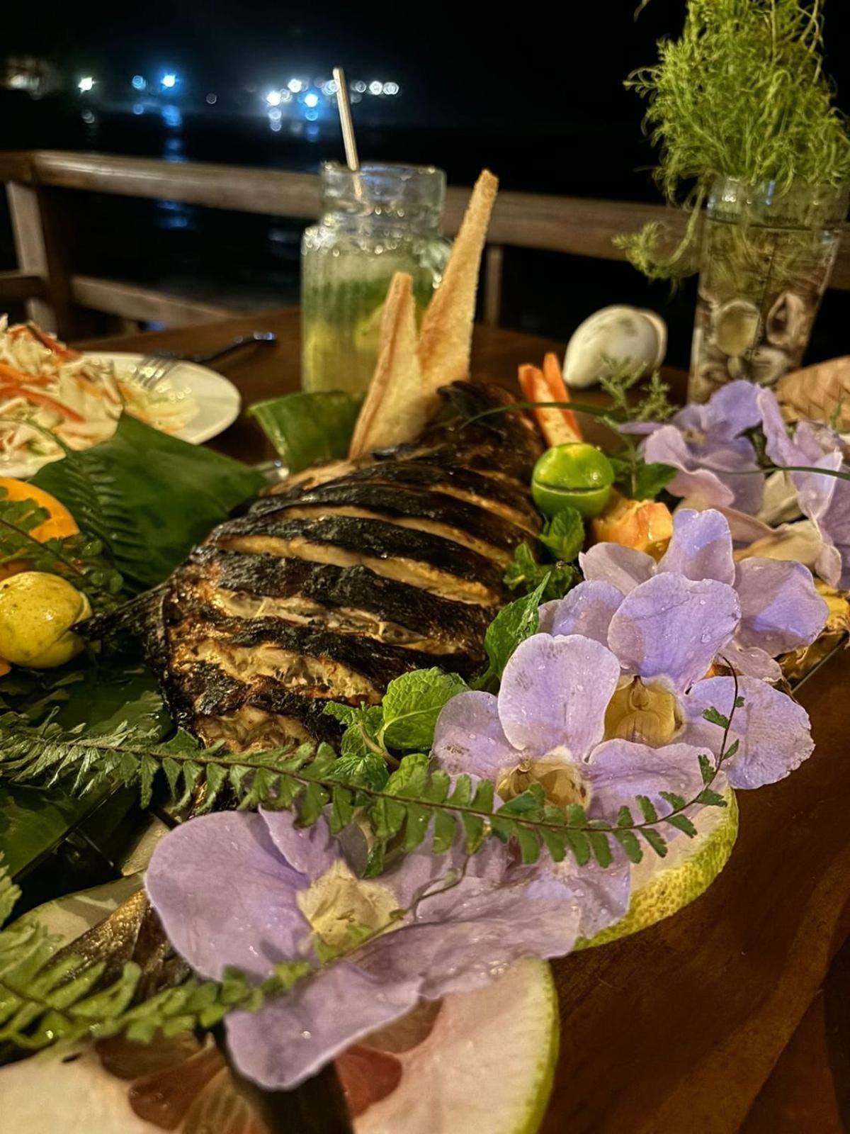 Coconut Palm Beach Restaurant And Rooms Диквелла Экстерьер фото