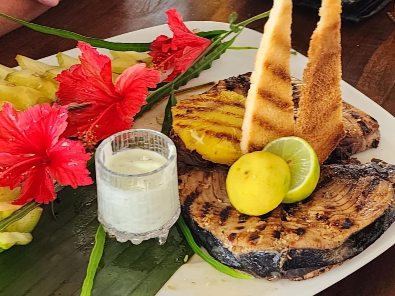 Coconut Palm Beach Restaurant And Rooms Диквелла Экстерьер фото